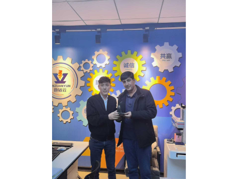 A Quanzhou Jinzuan Technology Co., Ltd. dá as boas-vindas a um estimado cliente do Turcomenistão, apresentando o poder da máquina de corte de 5 eixos YTJ600.
