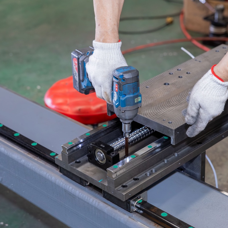 É difícil instalar uma máquina de esculpir pedra?