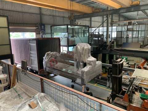 Potência em dobro, produção em dobro: Jinzuan envia duas máquinas CNC avançadas para o Vietnã.