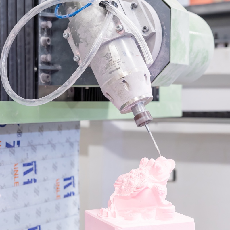 Uma máquina de escultura CNC em pedra é perigosa? O verdadeiro guia de segurança que todo operador deve ler.