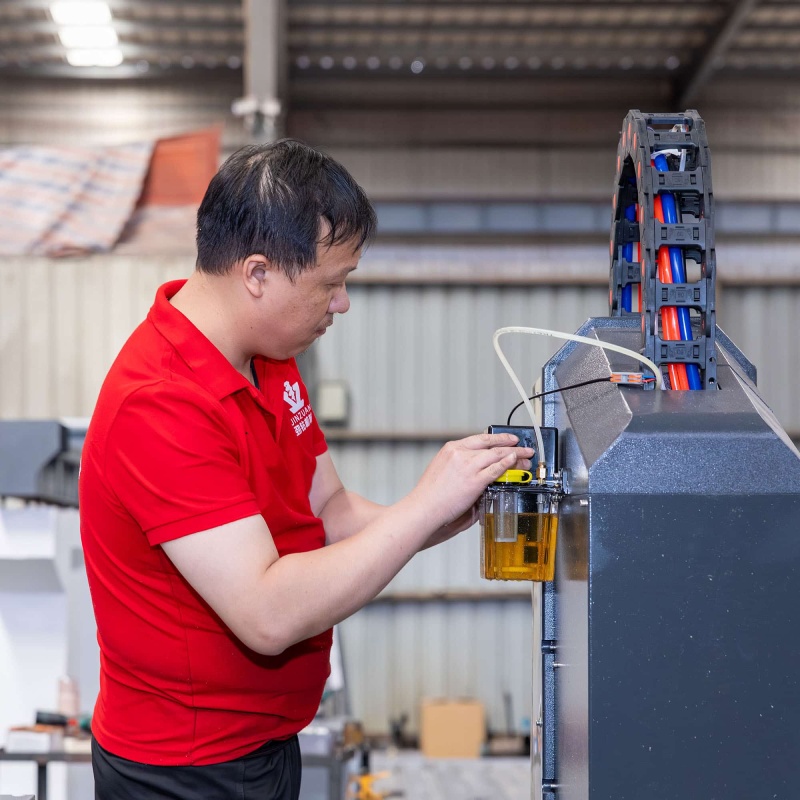 Como reiniciar uma máquina CNC de pedra após um longo período de inatividade sem danificá-la.